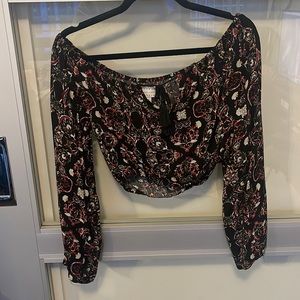 Like new cropped Kendall + Kylie top